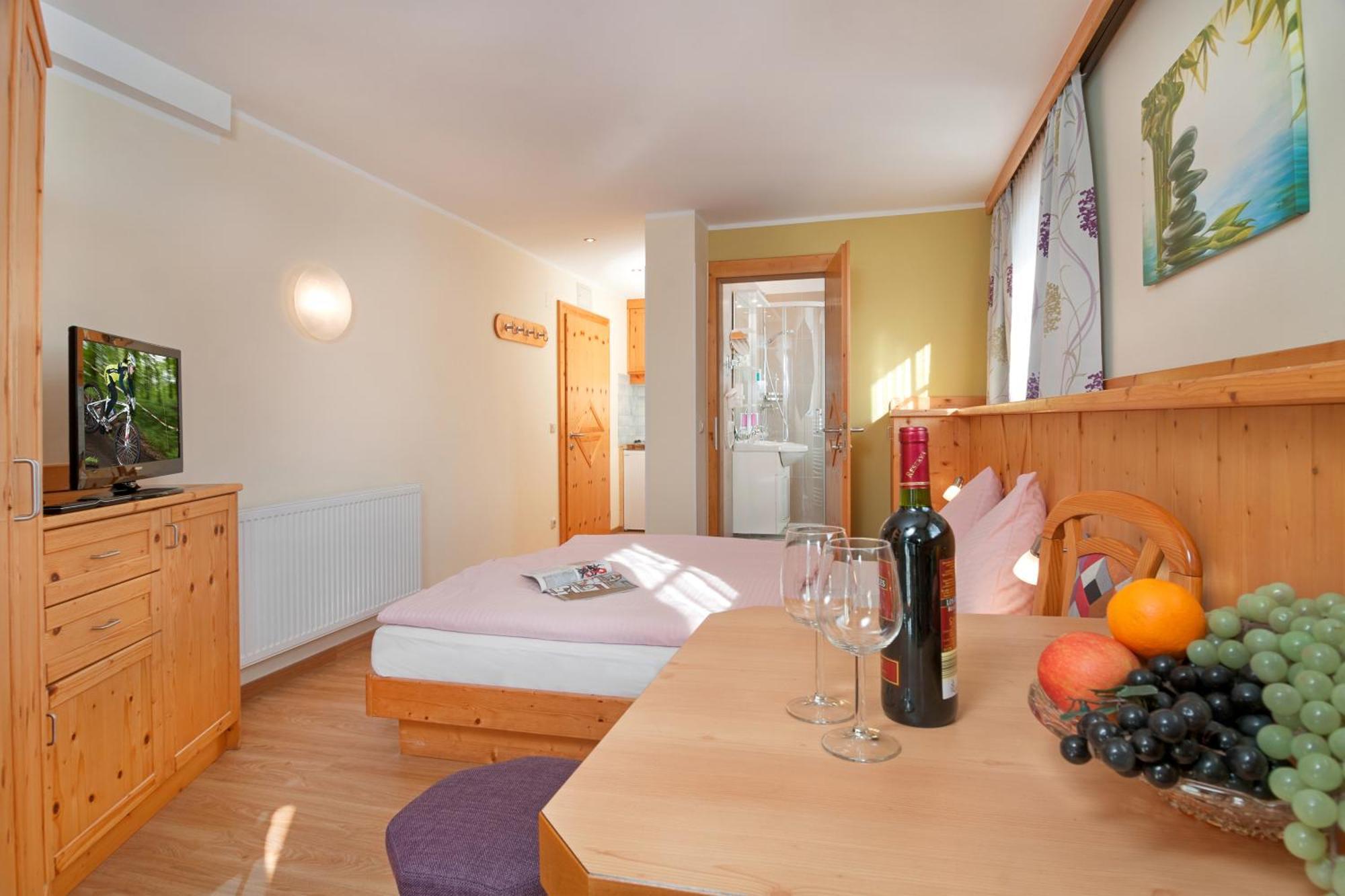 Erlebnis-Hotel-Appartements Latschach ober dem Faakersee Екстер'єр фото